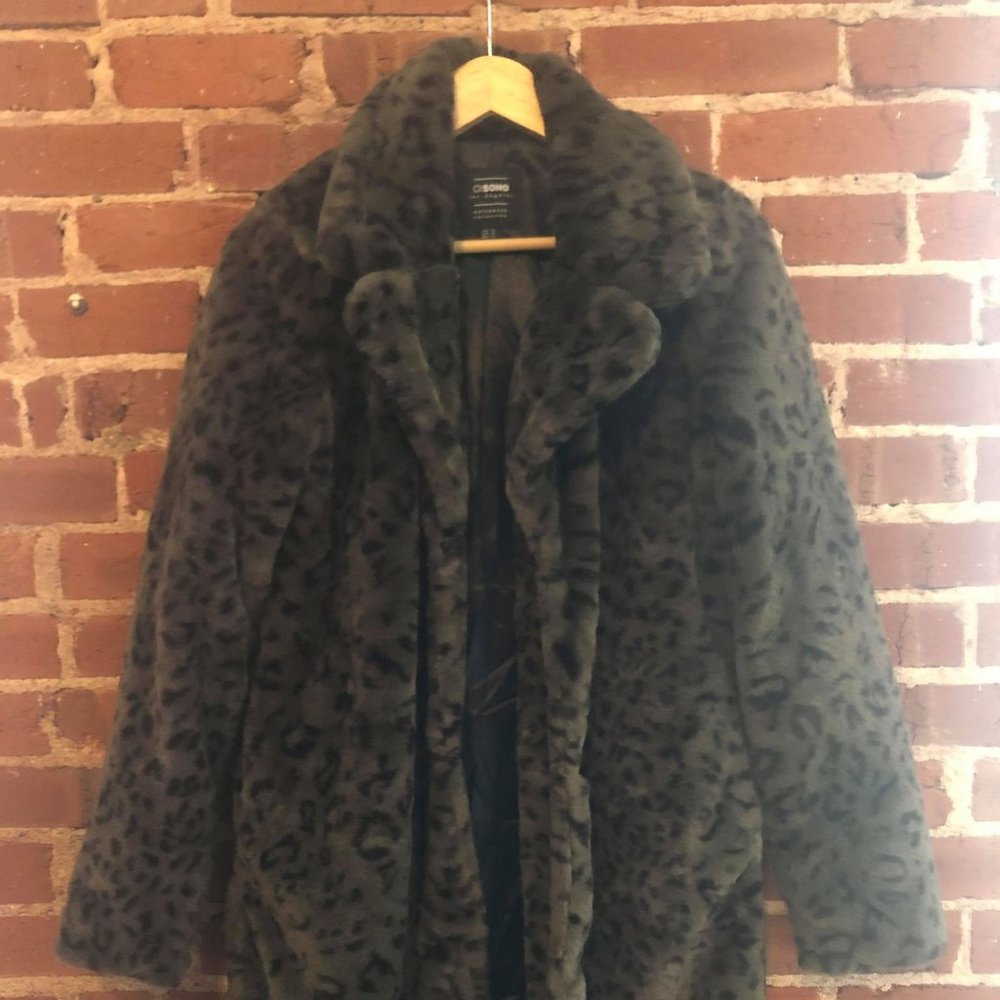 Cisono Black and Green Leopard Print Faux Fur Coat